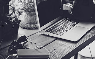 在线娱乐平台-T1 vs KT次局集锦：KT求稳过度被翻盘，T1落后一万四大逆转