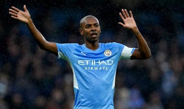 fernandinho-2122-3.jpg